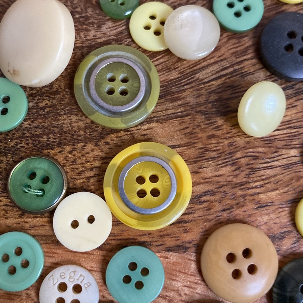 FINAL PRICE $10 Vintage Yellow Green Assorted Loose Buttons Sewing Clothing - Picture 7 of 7